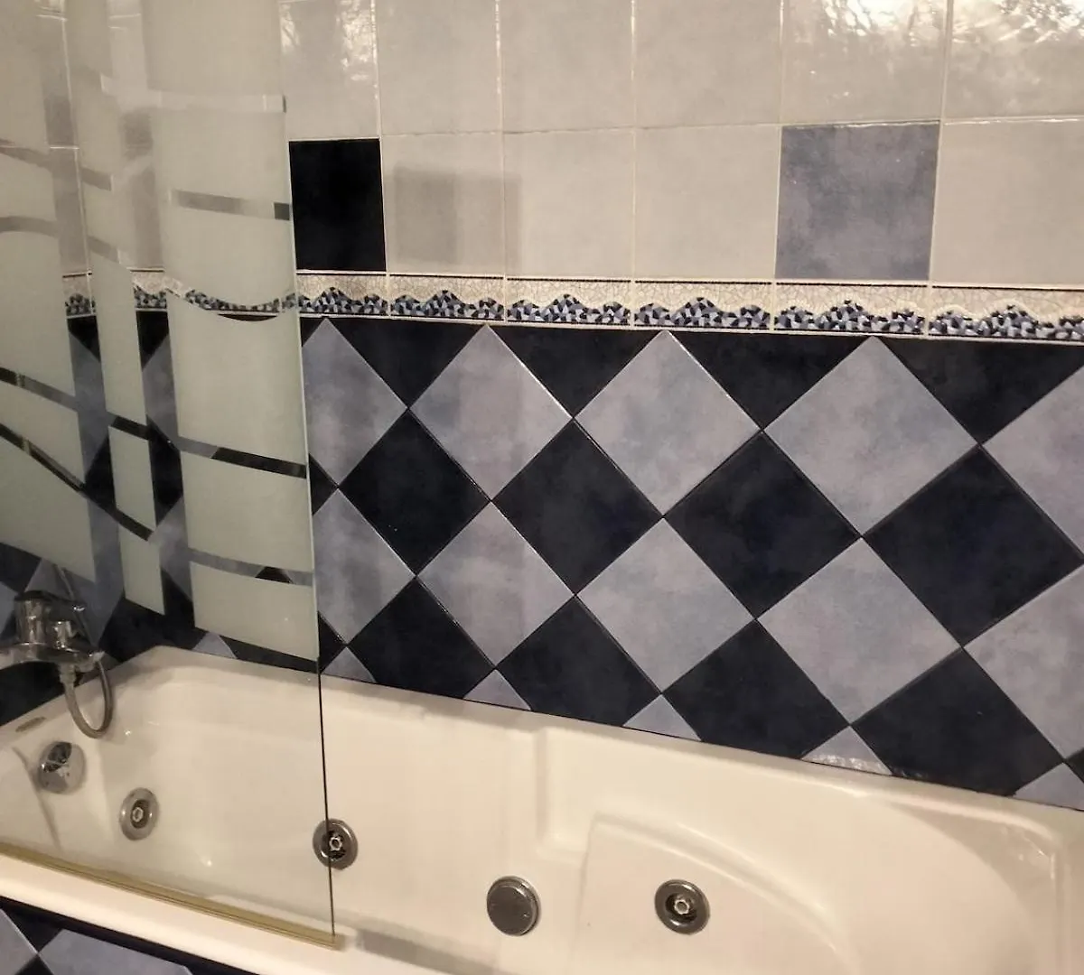 Apartment With Separate Entrance And Private Parking Getxo
